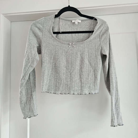 KIRIOUS LOS ANGELES Tops - Kirious Gray Long Sleeve Crop Top With Ruffle And Bow Detail M